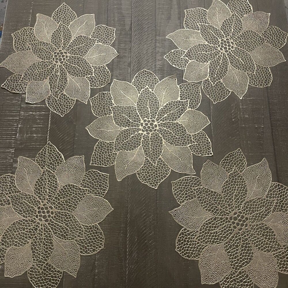 Poinsettia Shaped Lace Gold Set Of 5 Vinyl Placemats Cut Out Round Christmas 18”